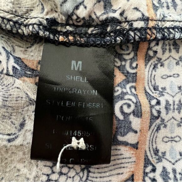 Vici Geometric Print Button Down Tunic Top size Medium - Picture 7 of 8